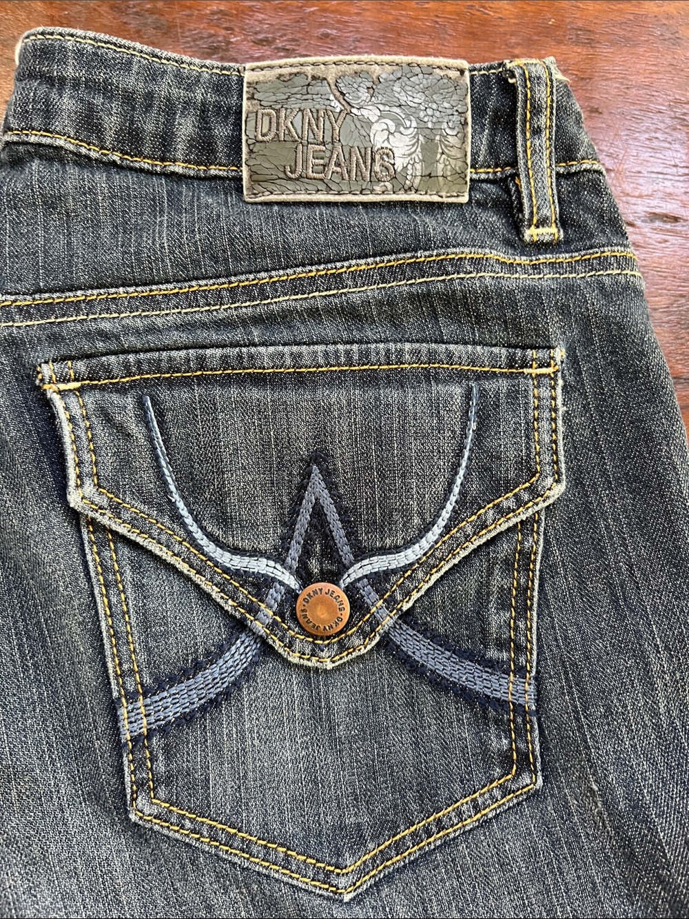 DKNY Times Square Mid Rise Flare Jeans Medium Blue Faded Wash Women's Size 29-R
